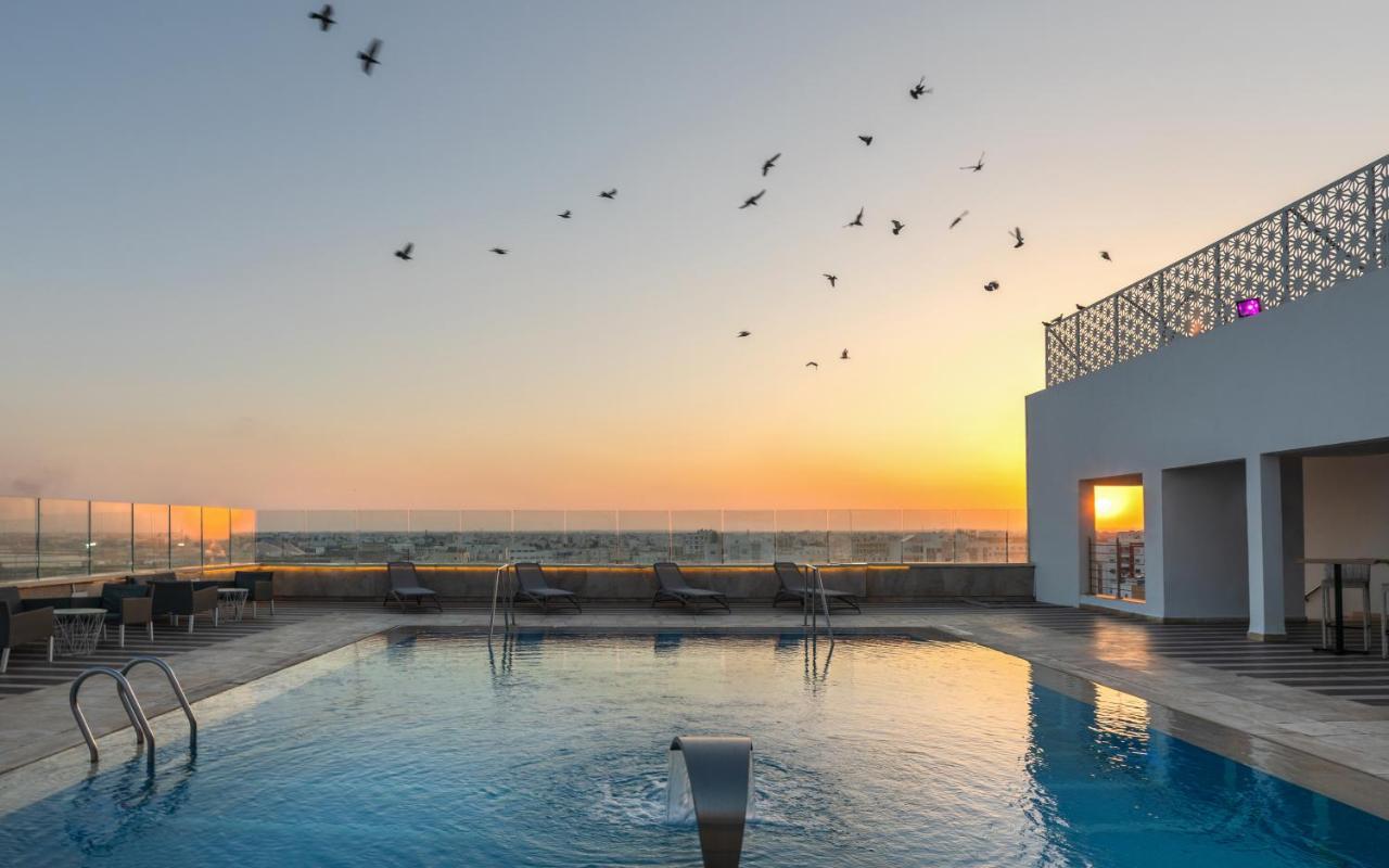斯法克斯瑞享酒店 外观 照片 Rooftop pool at the hotel