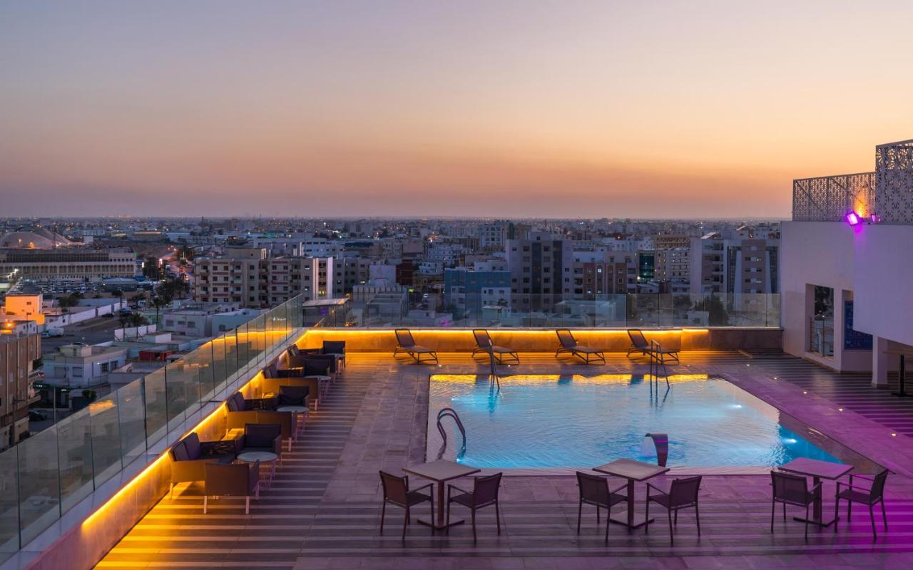 斯法克斯瑞享酒店 外观 照片 Rooftop pool at the hotel